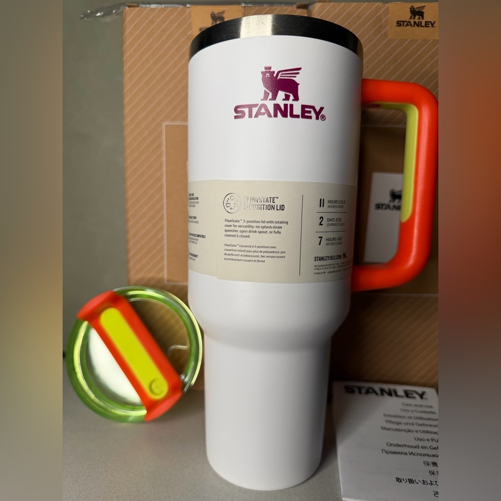 Stanley White and neon orange Quencher H2.0 flowstate tumbler 40oz NIB